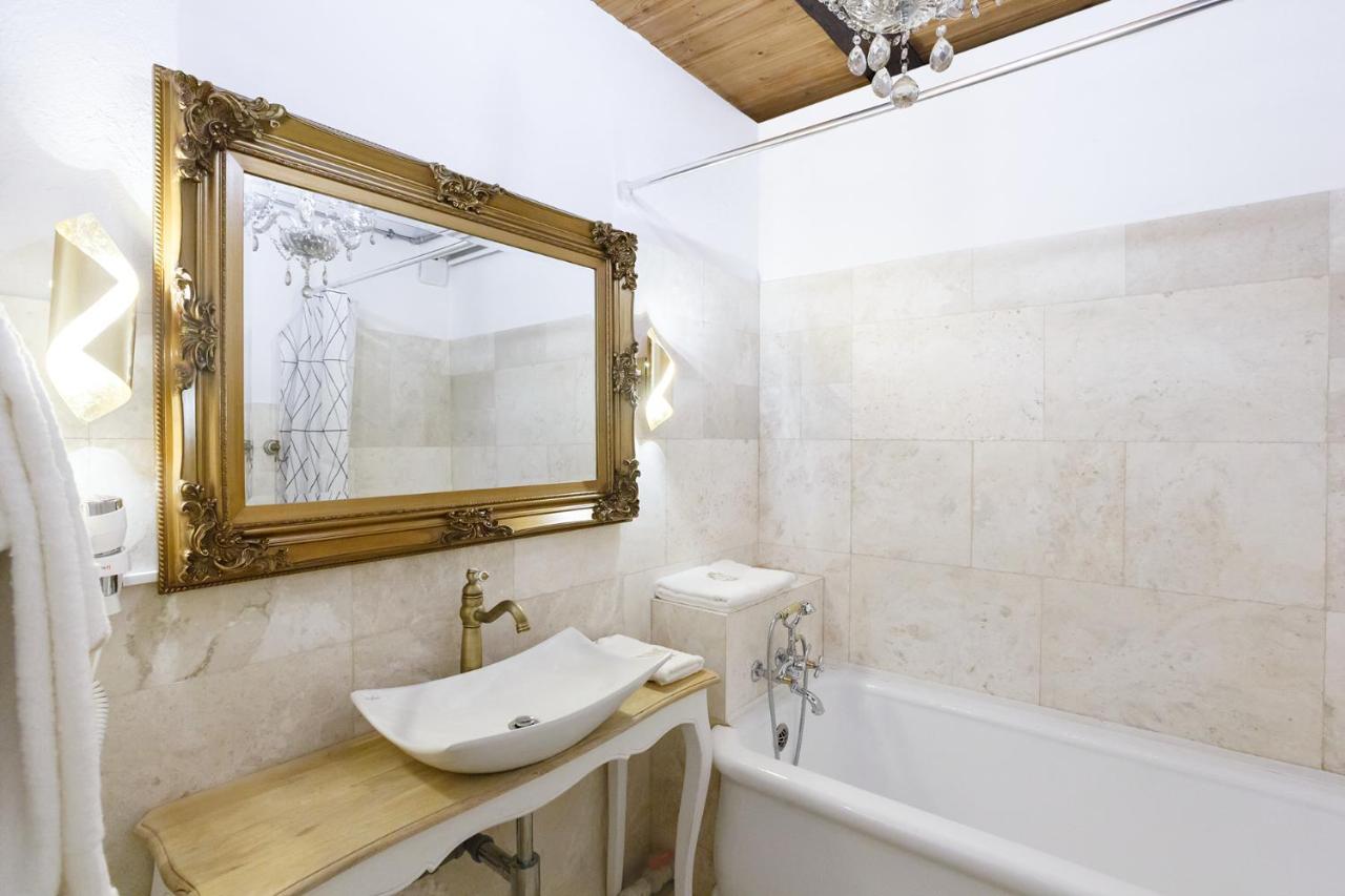 Clarens A Castle Spirit Apartment In Chateau Du Chatelard מראה חיצוני תמונה